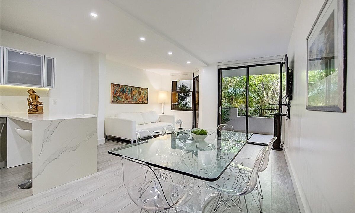 Photo of Livingroom in Key Biscayne