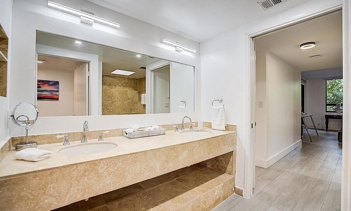 Photo of Bathroom in Key Biscayne