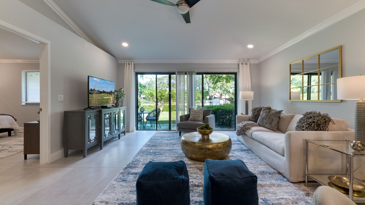 Photo of Livingroom in Hunt Club