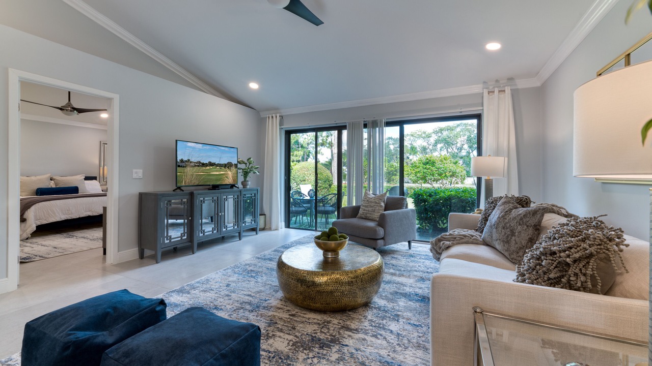Photo of Livingroom in Hunt Club