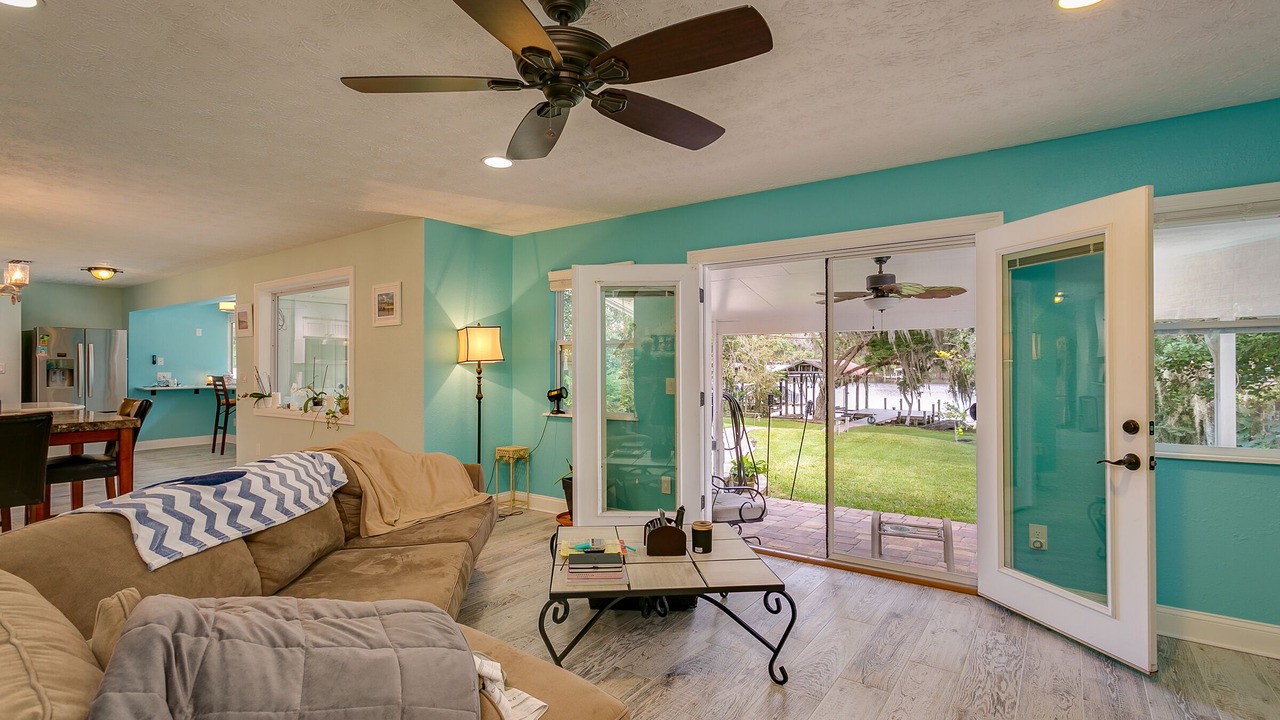 Photo of Livingroom in Doctors Inlet