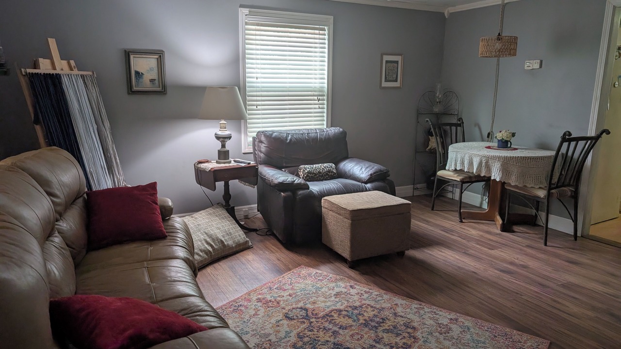 Photo of Livingroom in Salt Springs