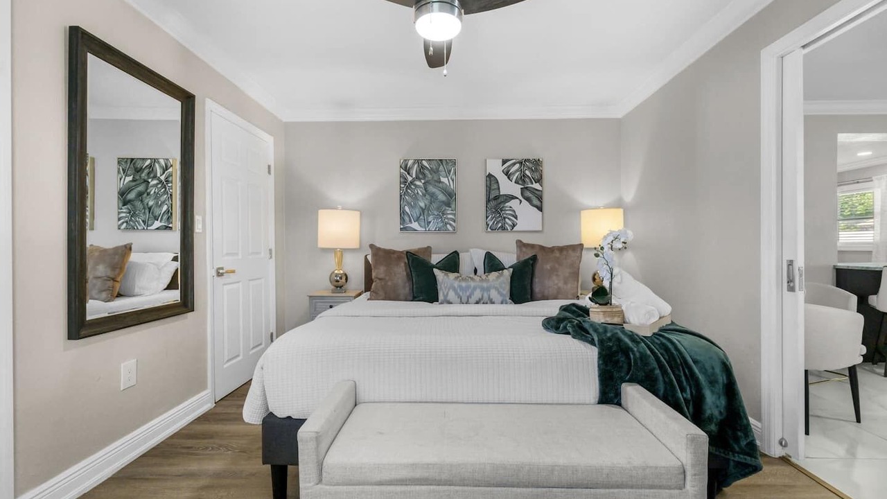 Photo of Bedroom in Carver City - Lincoln Gardens