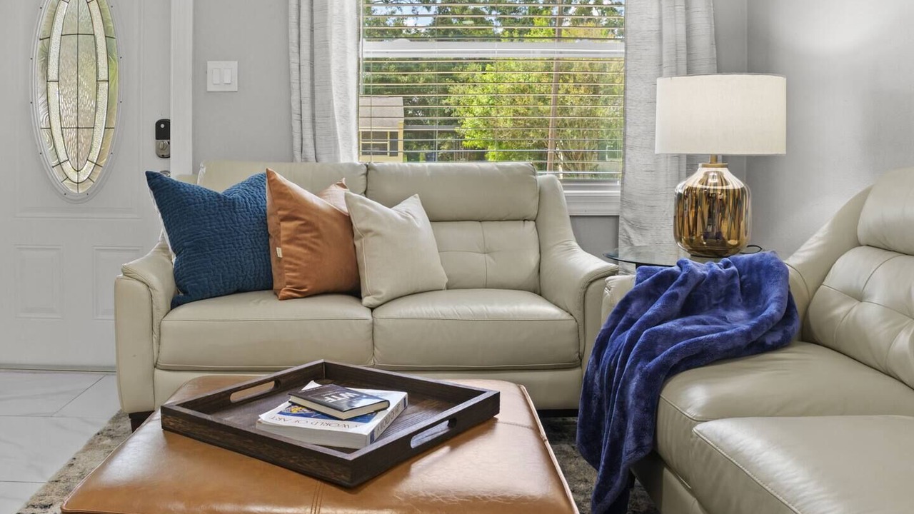 Photo of Livingroom in Carver City - Lincoln Gardens