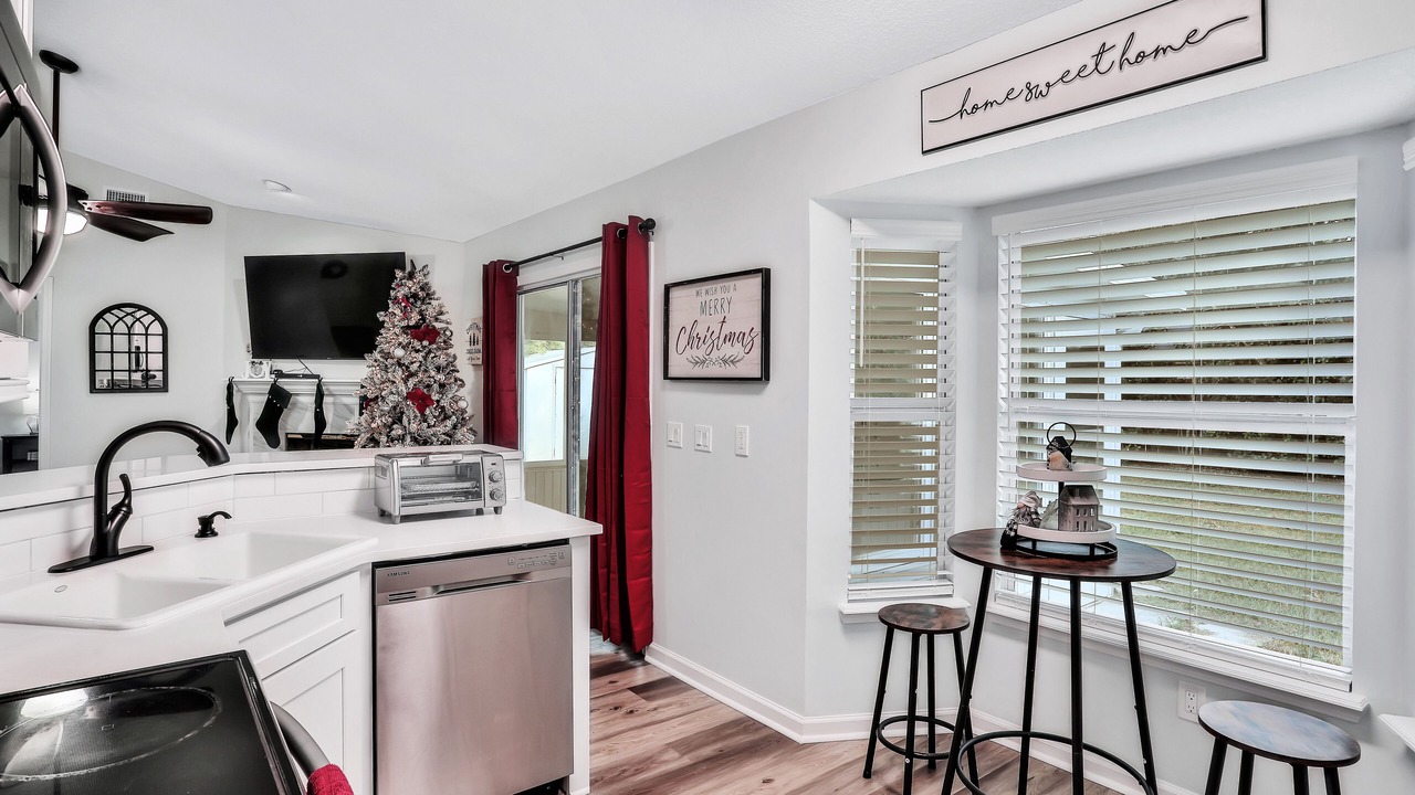 Photo of Kitchen in Doctors Inlet