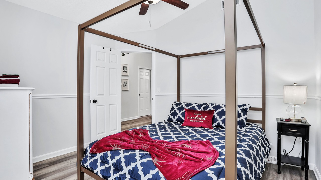 Photo of Bedroom in Doctors Inlet