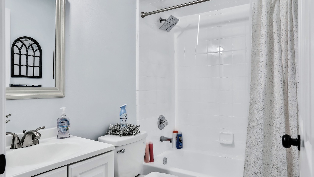 Photo of Bathroom in Doctors Inlet