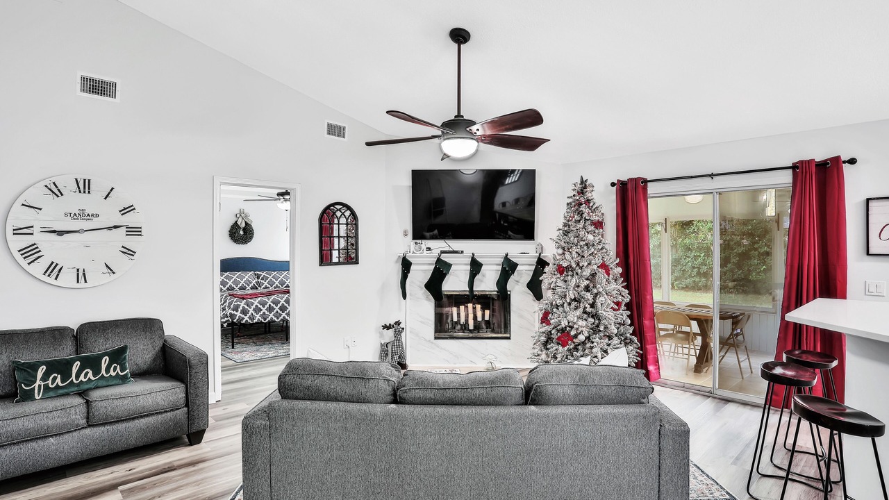 Photo of Livingroom in Doctors Inlet