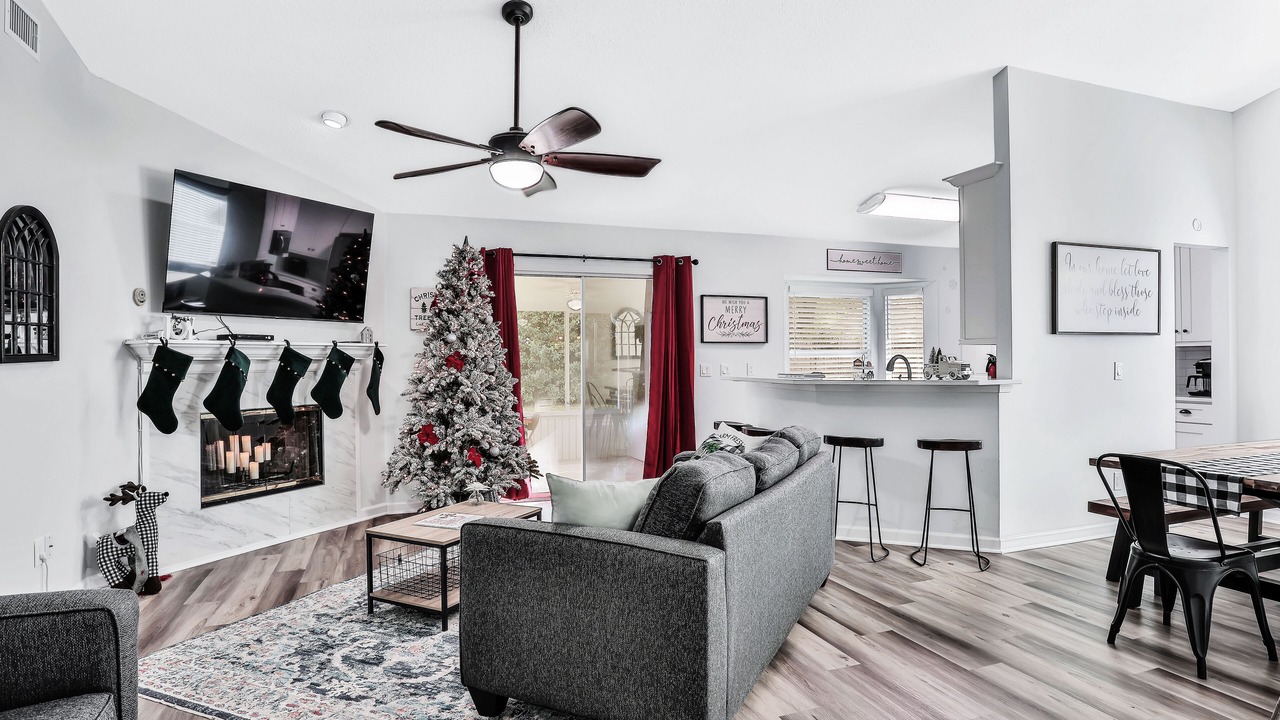 Photo of Livingroom in Doctors Inlet