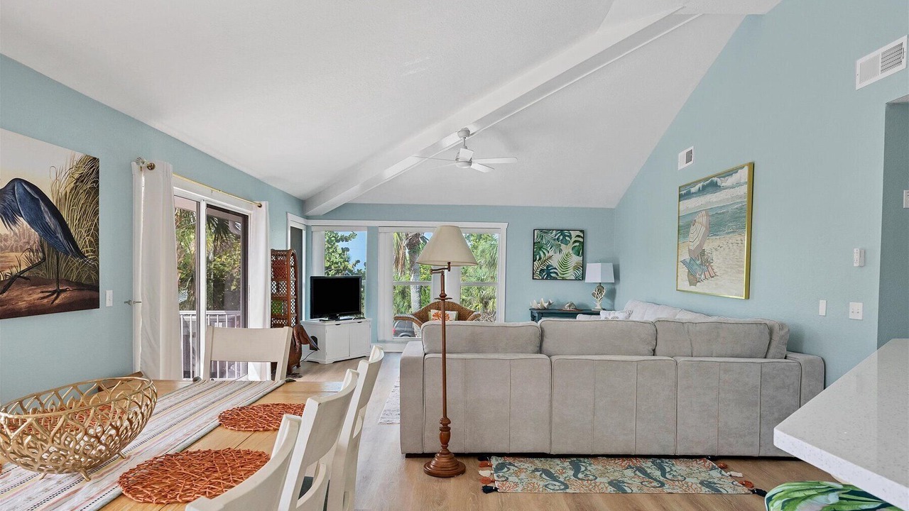 Photo of Livingroom in Palm Island