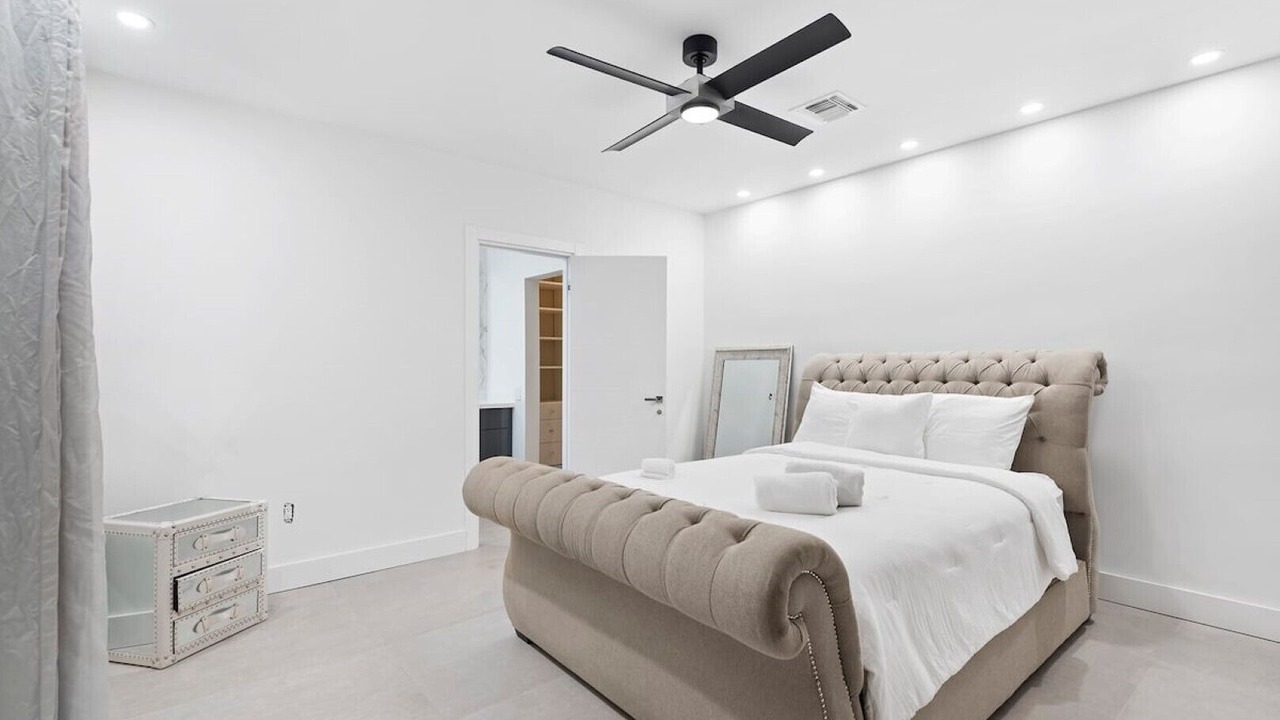 Photo of Bedroom in Hollywood South Central Beach