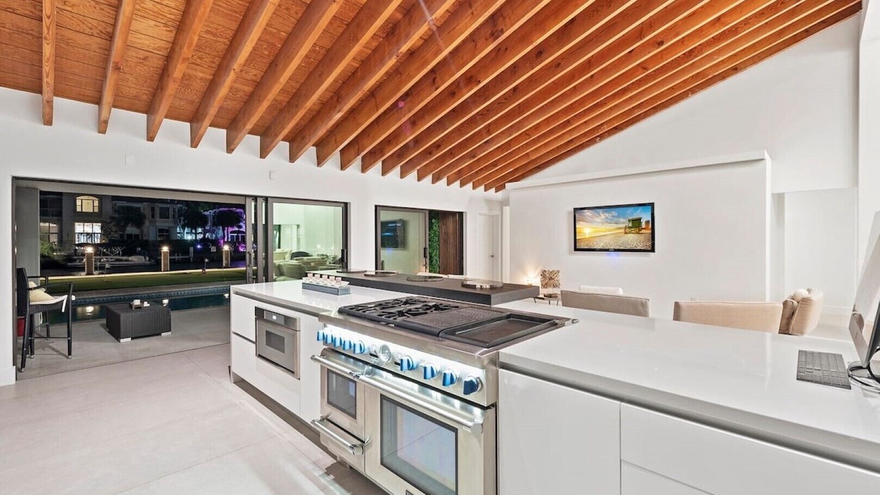 Photo of Kitchen in Hollywood South Central Beach