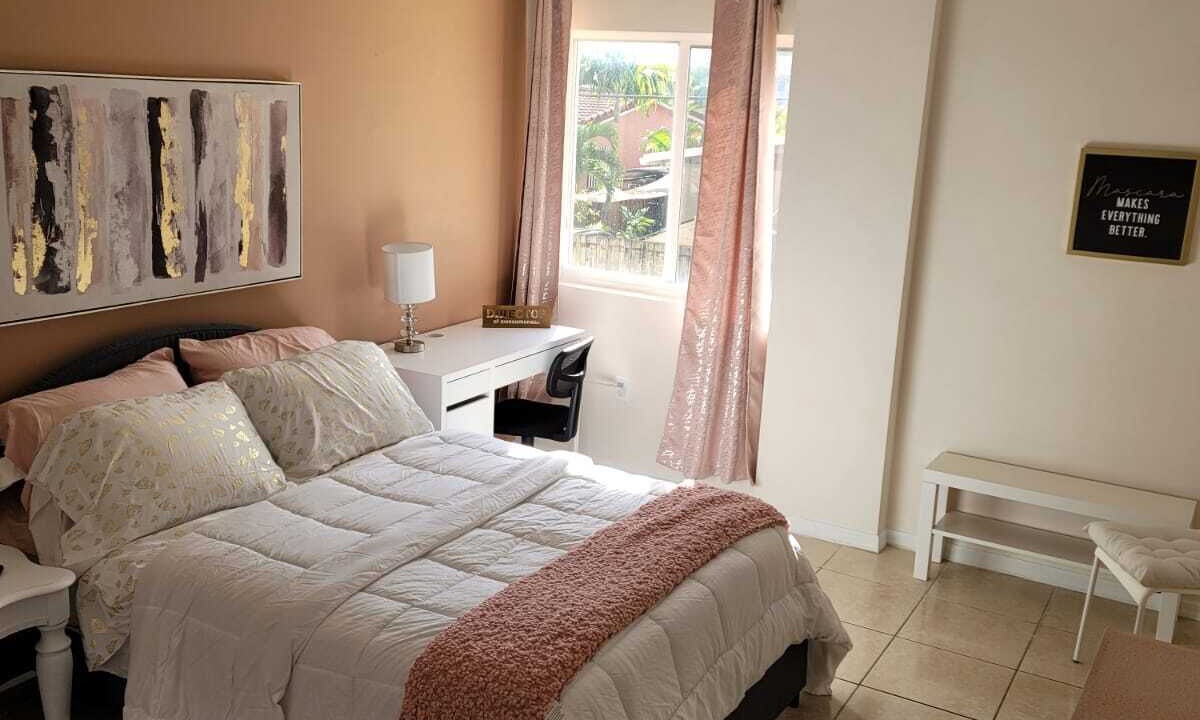 Photo of Bedroom in Ludlam