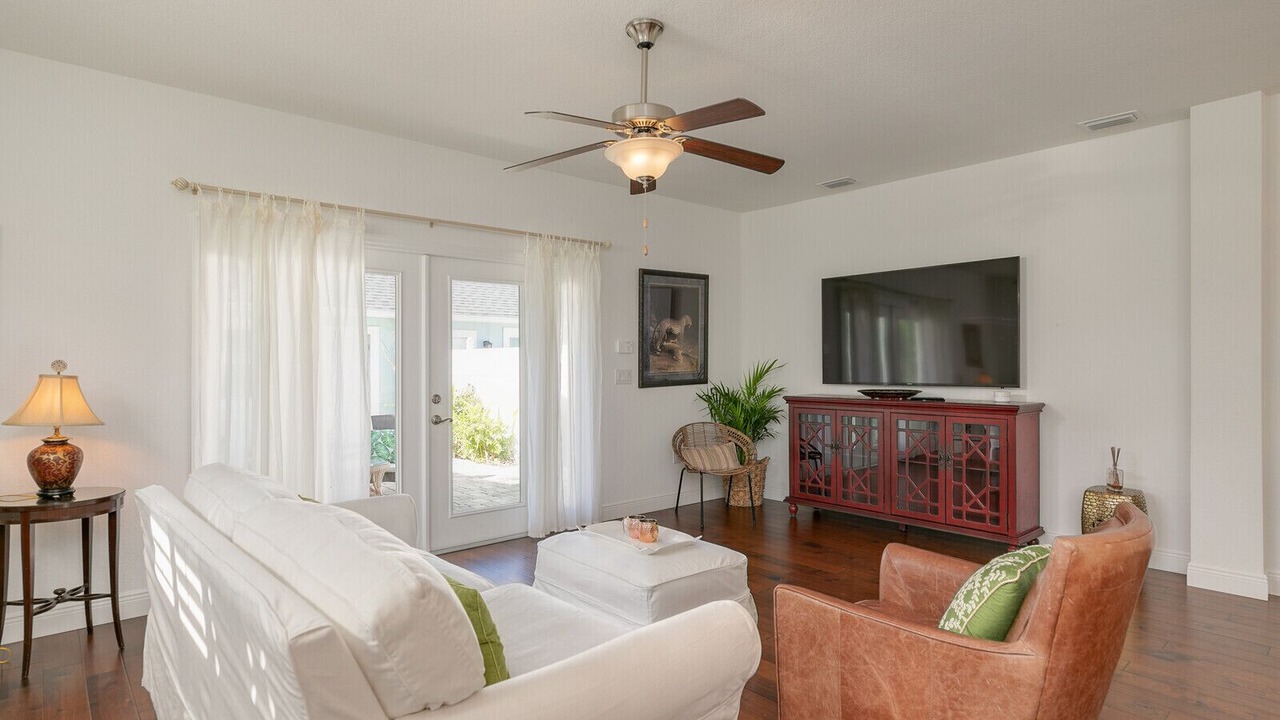 Photo of Livingroom in Historic Downtown Melbourne