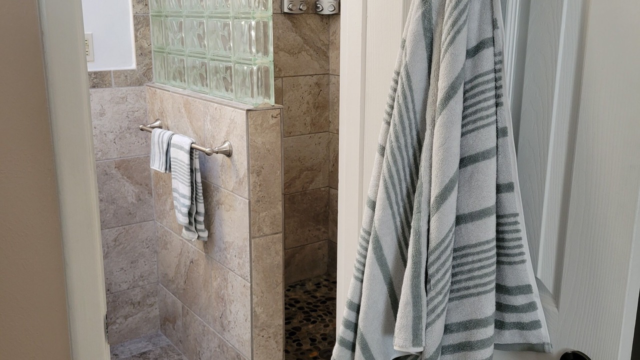 Photo of Bathroom in Bayshore Gardens