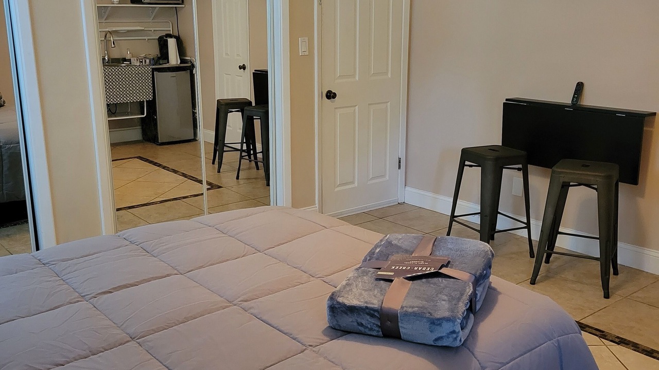 Photo of Bedroom in Bayshore Gardens