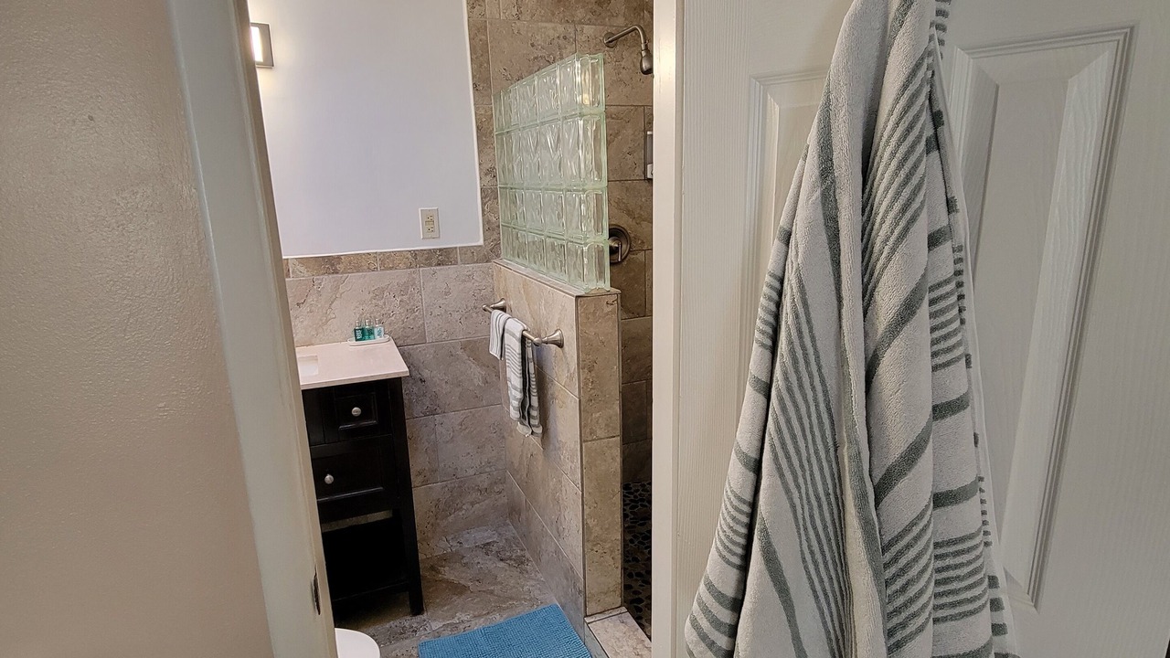 Photo of Bathroom in Bayshore Gardens