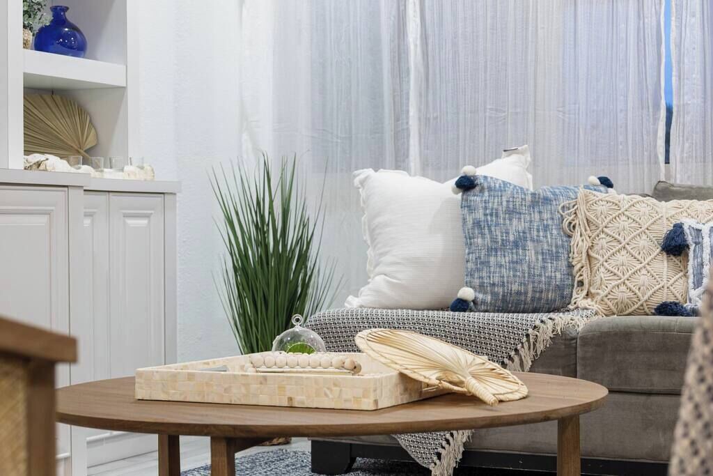 Photo of Livingroom in Santa Barbara Estates