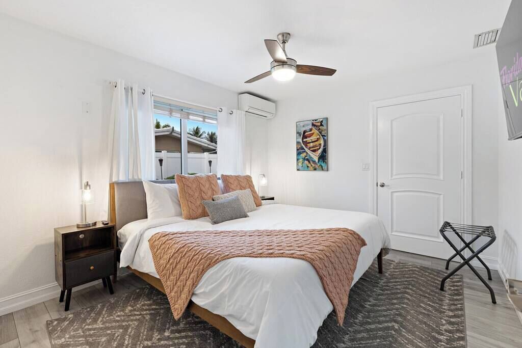 Photo of Bedroom in Santa Barbara Estates
