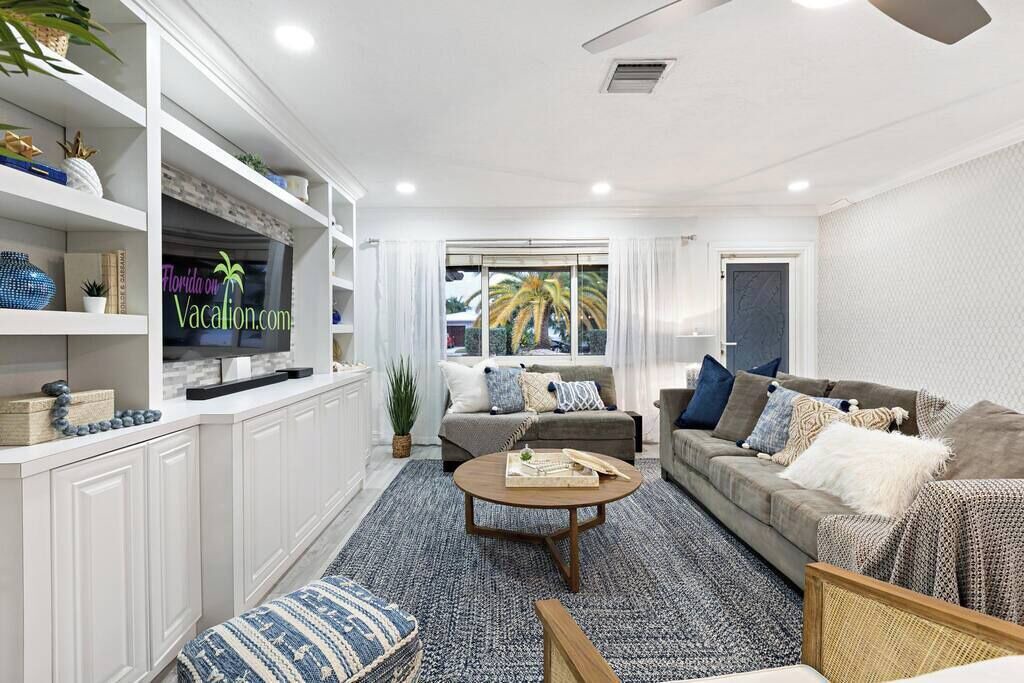 Photo of Livingroom in Santa Barbara Estates