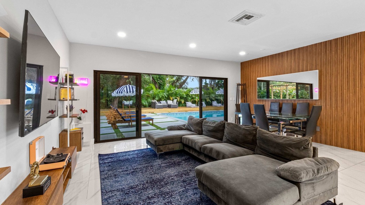 Photo of Livingroom in Golden Glades