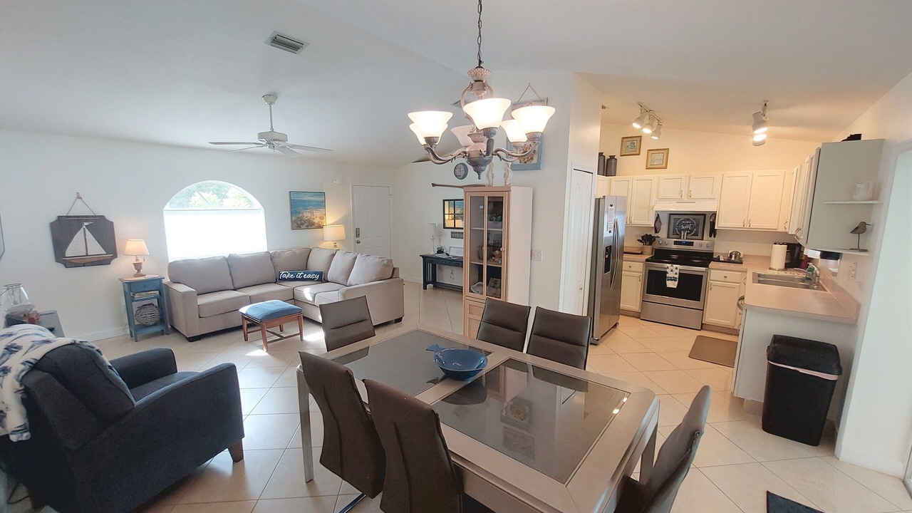 Photo of Livingroom in Sebastian Highlands