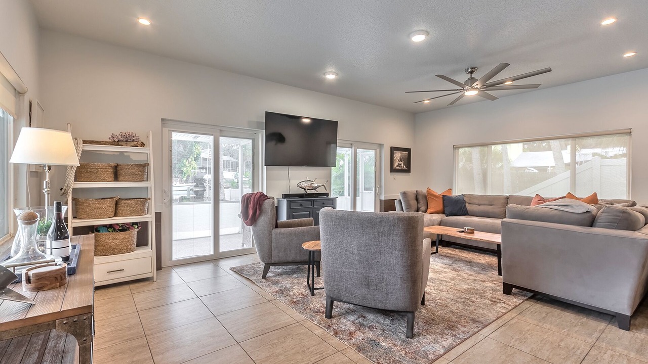 Photo of Livingroom in Harbor Oaks