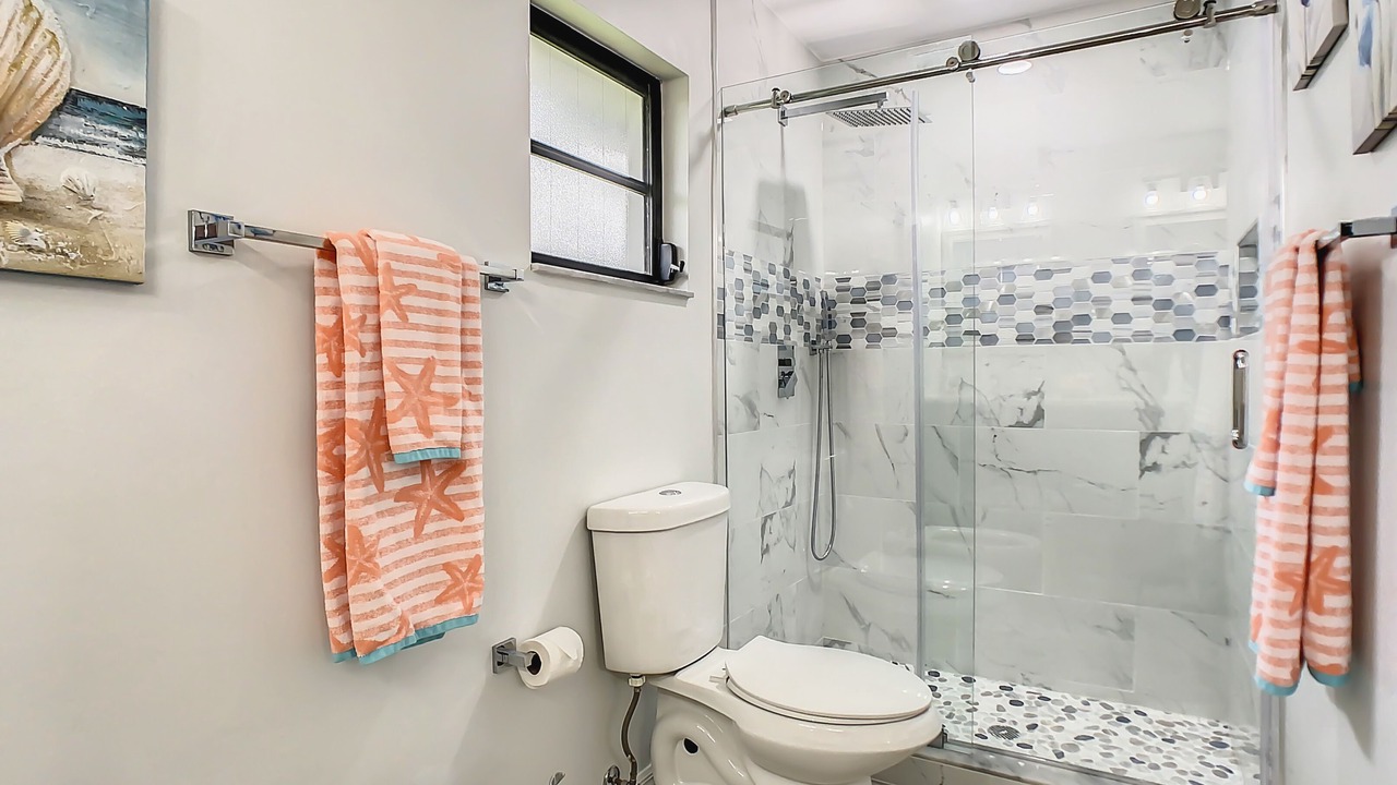 Photo of Bathroom in Kings Lake