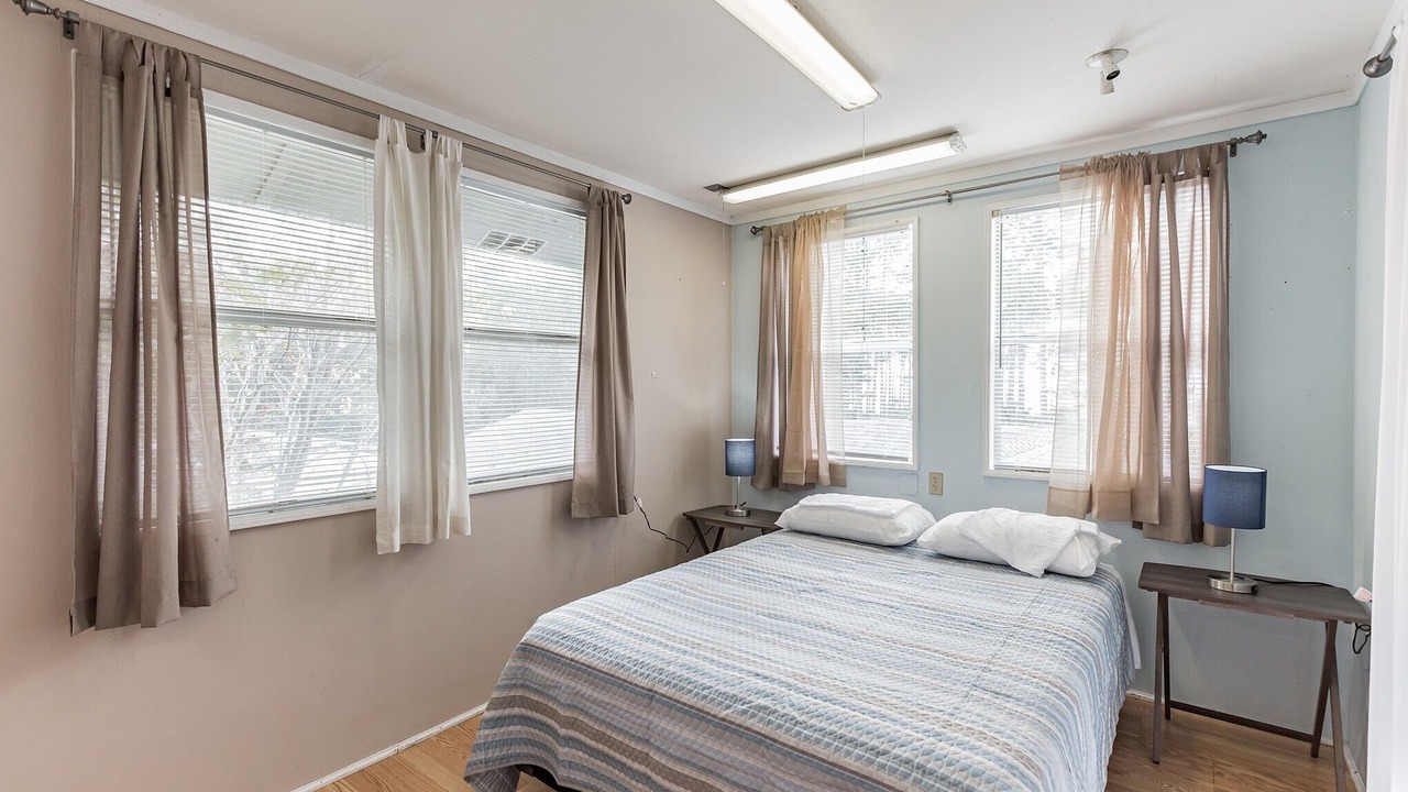 Photo of Bedroom in Eastpoint