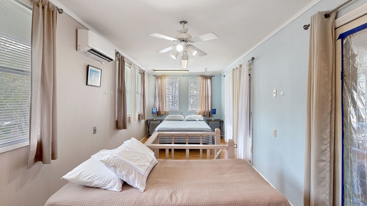 Photo of Bedroom in Eastpoint