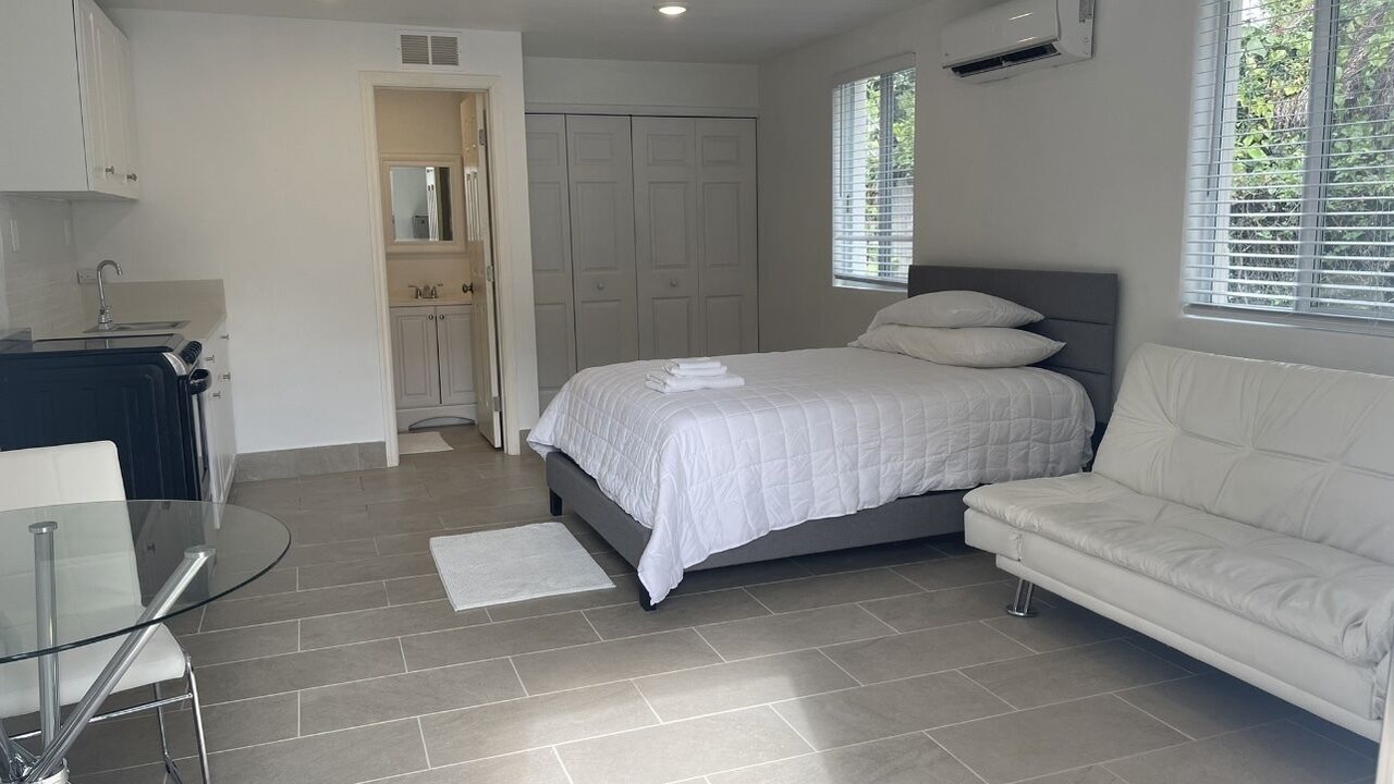 Photo of Bedroom in Ludlam