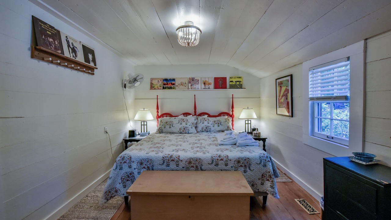Photo of Bedroom in Northport