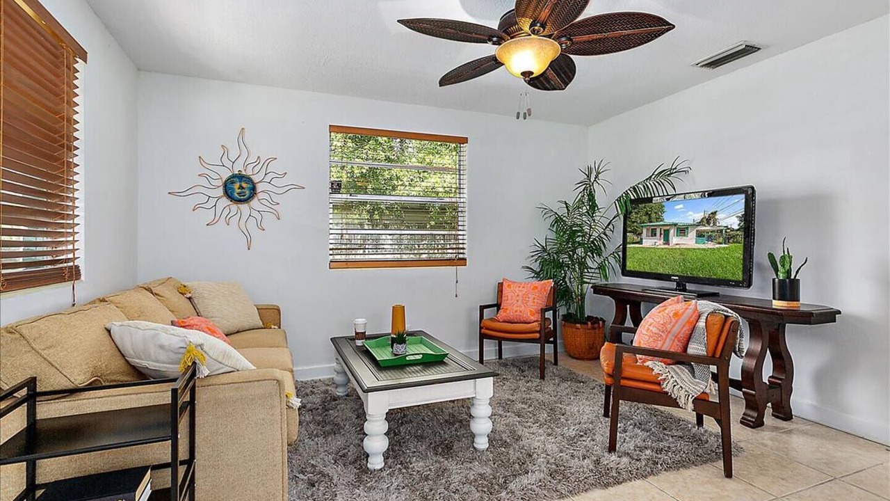 Photo of Livingroom in Lakeshore South