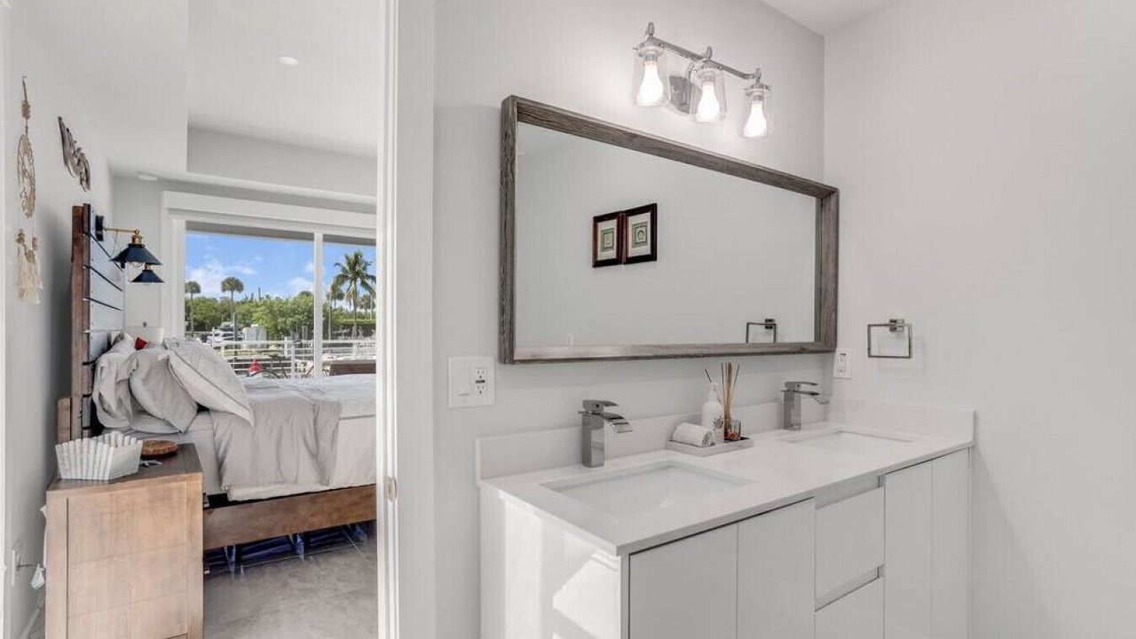 Photo of Bathroom in Venetian Shores