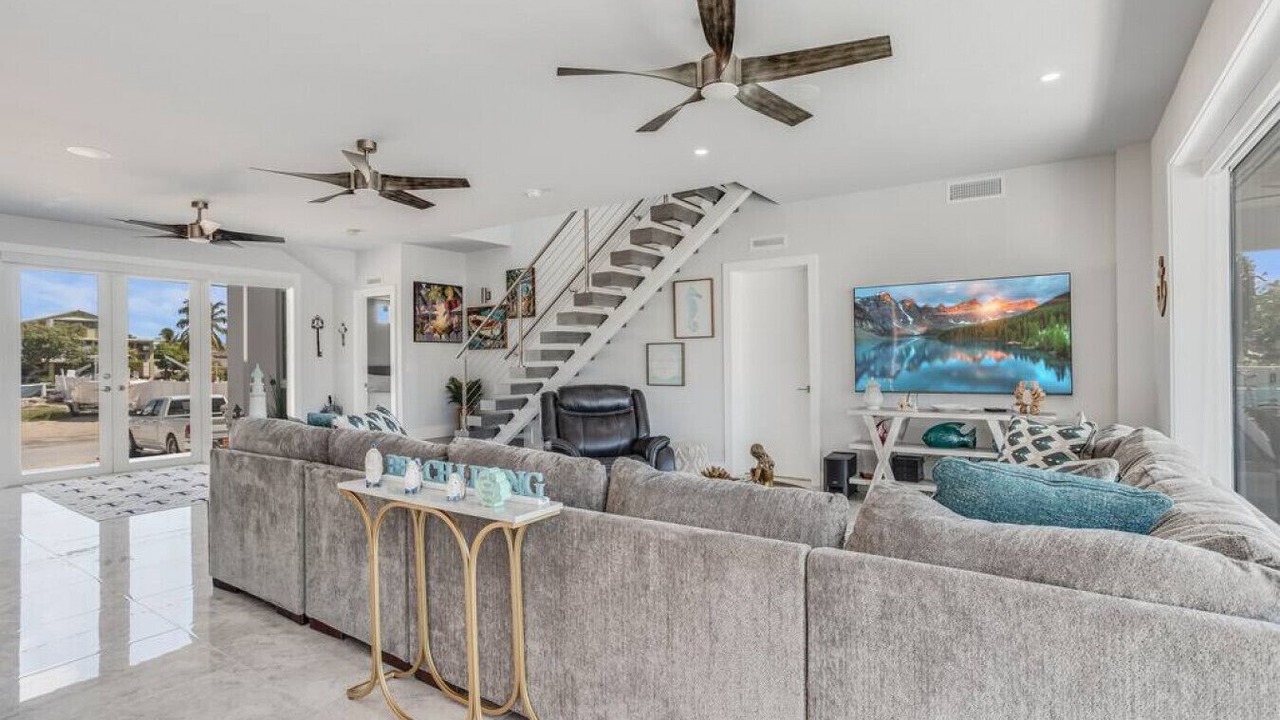 Photo of Livingroom in Venetian Shores