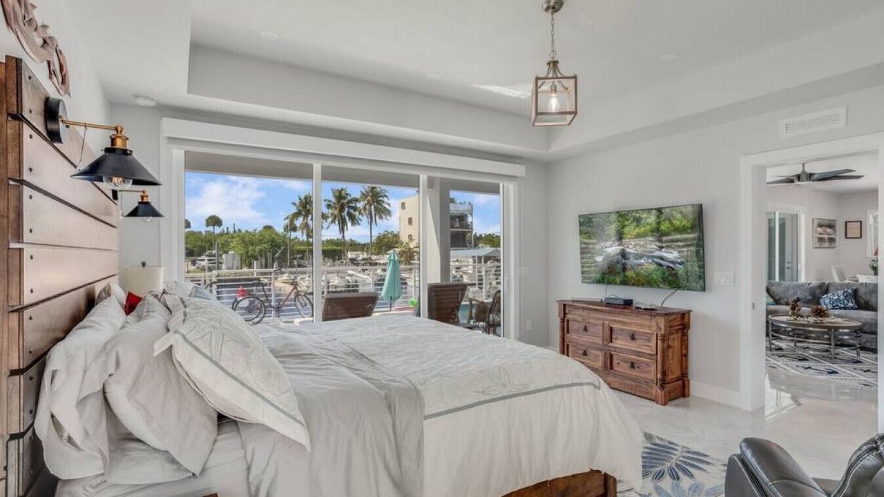 Photo of Bedroom in Venetian Shores