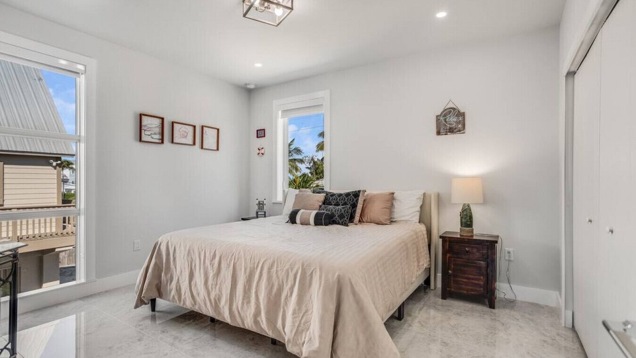 Photo of Bedroom in Venetian Shores