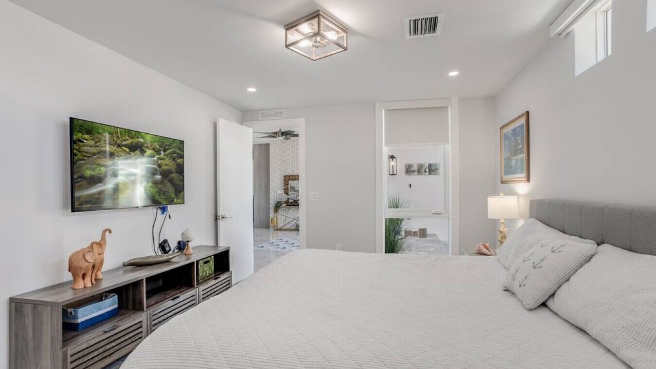 Photo of Bedroom in Venetian Shores
