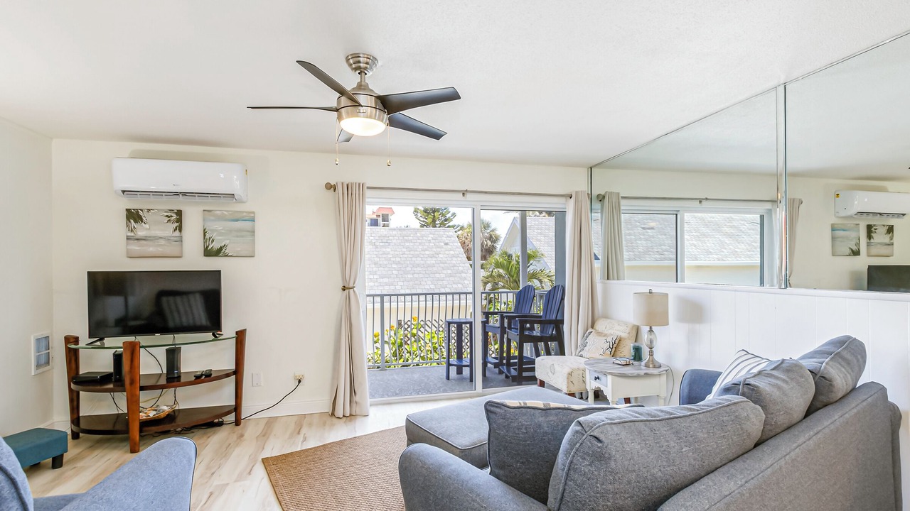 Photo of Livingroom in Crescent Beach