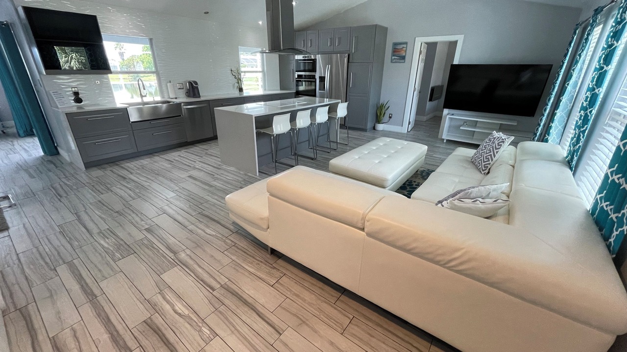 Photo of Livingroom in Lakeside Estates