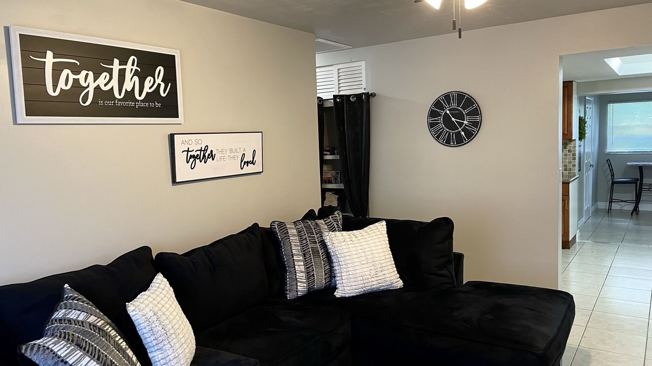 Photo of Livingroom in Sunrise