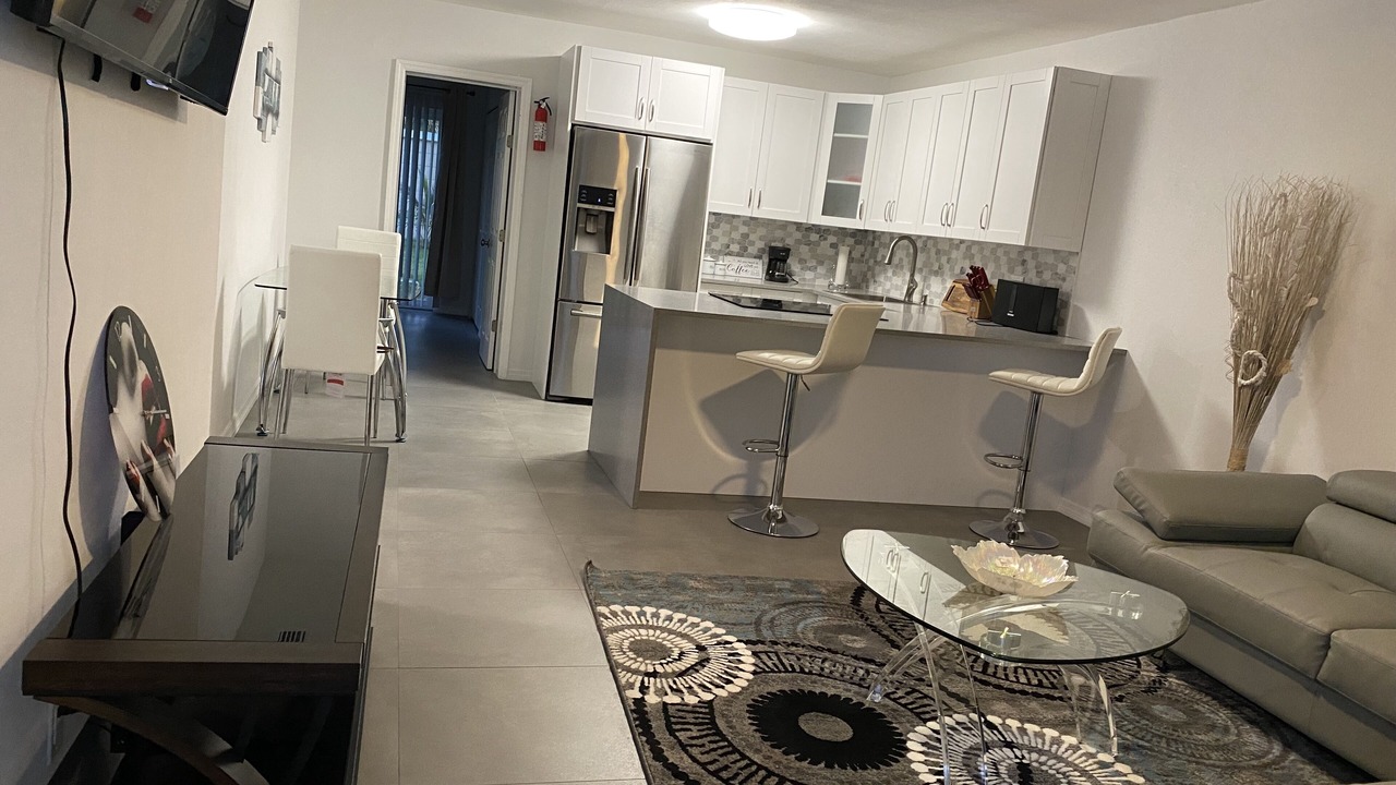 Photo of Livingroom in North Lauderdale