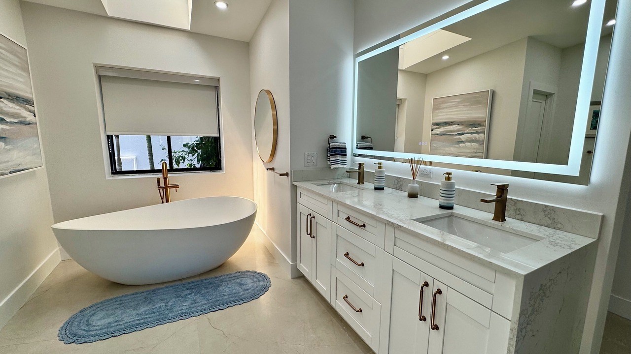 Photo of Bathroom in Hendricks and Venice Isles