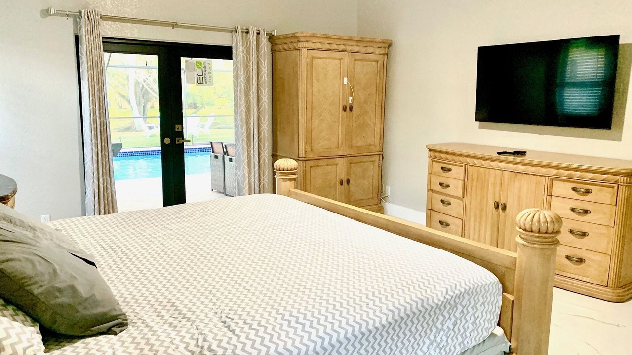Photo of Bedroom in Greenview Shores