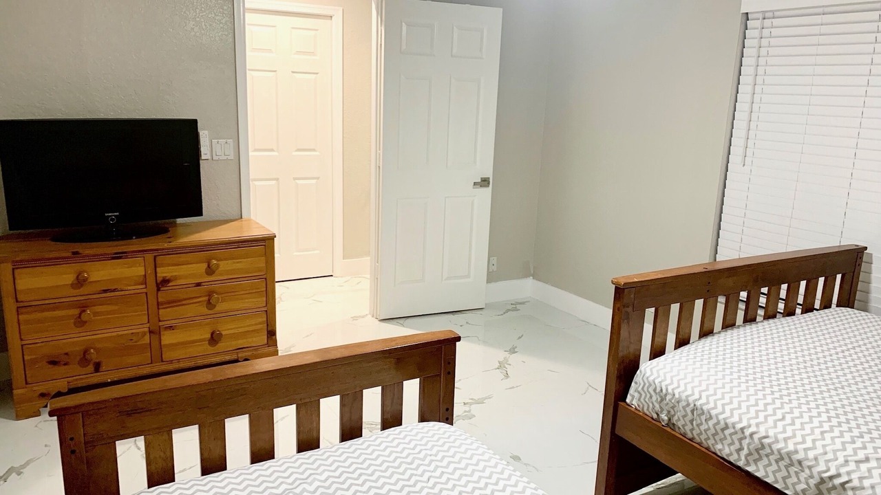 Photo of Bedroom in Greenview Shores