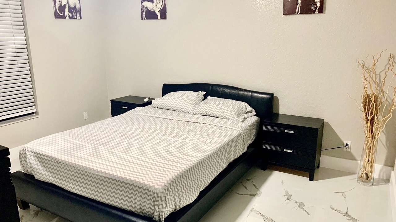 Photo of Bedroom in Greenview Shores