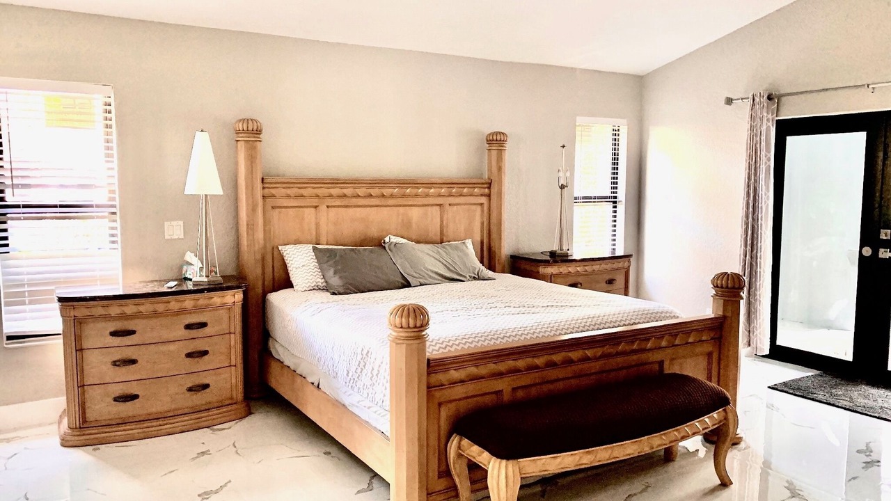 Photo of Bedroom in Greenview Shores