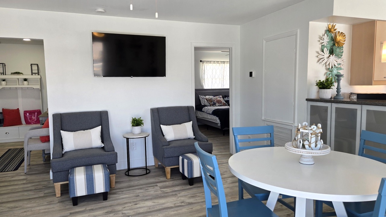 Photo of Livingroom in Mid Island
