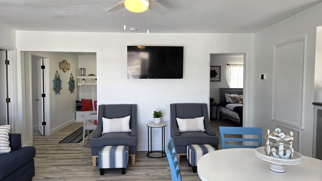 Photo of Livingroom in Mid Island