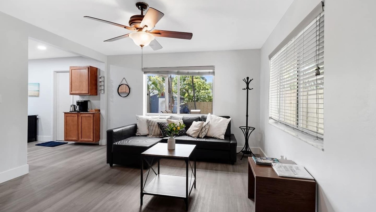 Photo of Livingroom in River Oaks